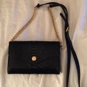 Michael Kors iPhone Crossbody in Black